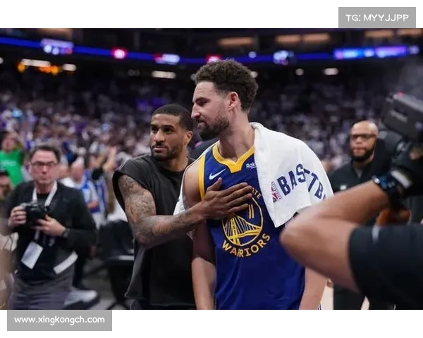 克莱·汤普森对加盟湖人充满兴趣,计划与湖人及独行侠进行谈判 克莱·汤普森对加盟湖人充满兴趣,计划与湖人及独行侠进行谈判